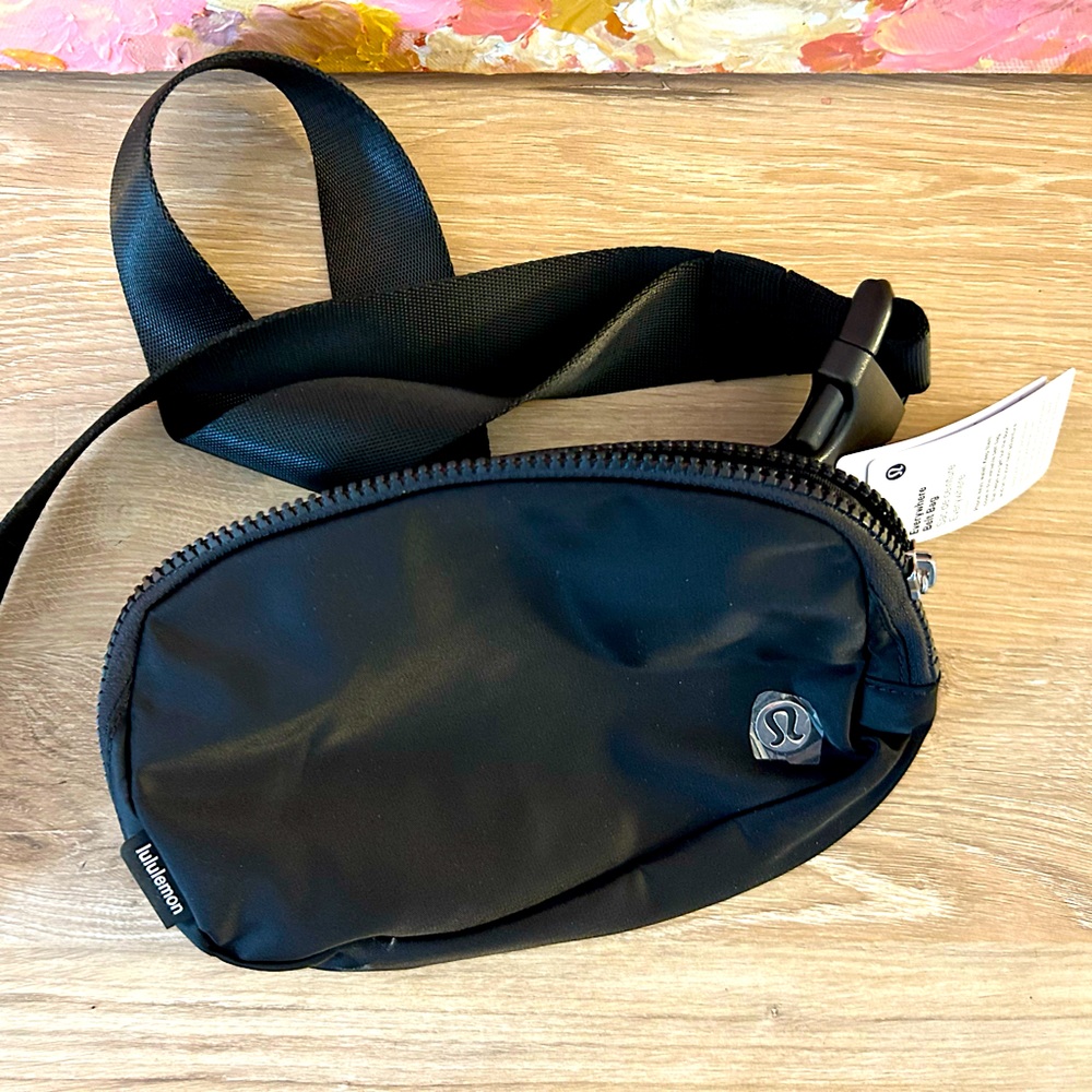 Lululemon Belt Bag 1L. NWT